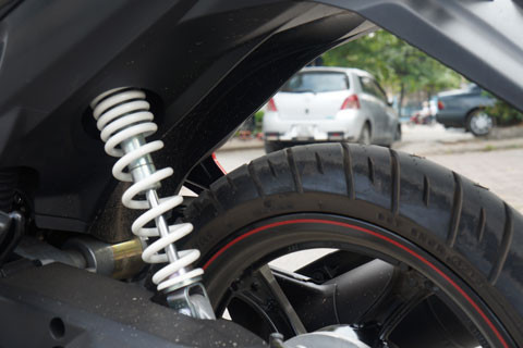 Giảm xóc phía sau dạng lò xo đơn. Giảm xóc phía sau dạng lò xo đơn