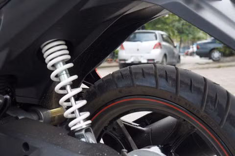 Giảm xóc phía sau dạng lò xo đơn