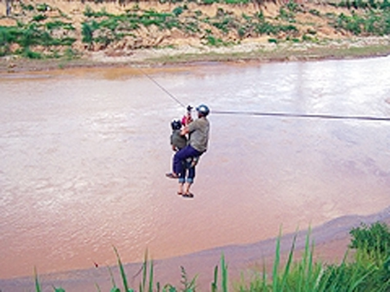 Người dân Pô Kô sẽ không còn phải đu dây qua sông