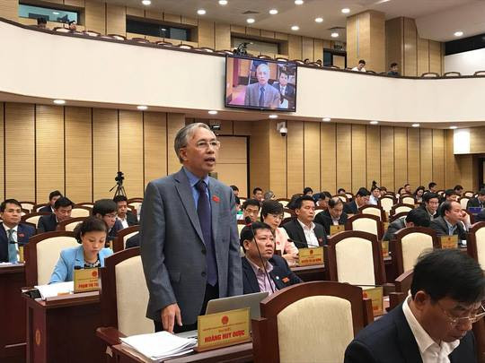 Sau TP.HCM đến lượt Hà Nội tính lắp barie ngăn xe máy leo vỉa hè ảnh 1