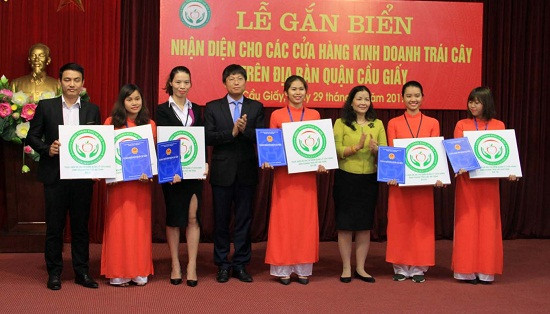 Hà Nội: 2 cửa hàng hoa quả đầu tiên được gắn logo sạch ảnh 1