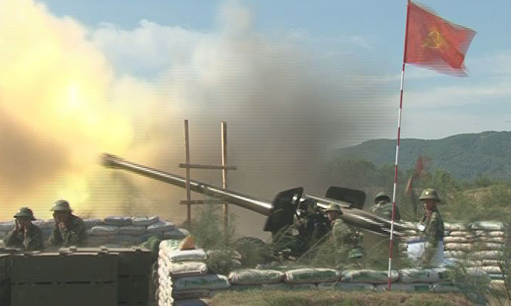 Pháo chiến dịch 152mm và pháo chiến dịch 130mm thực hành tiêu diệt mục tiêu trên biển. Pháo chiến dịch 152mm và pháo chiến dịch 130mm thực hành tiêu diệt mục tiêu trên biển