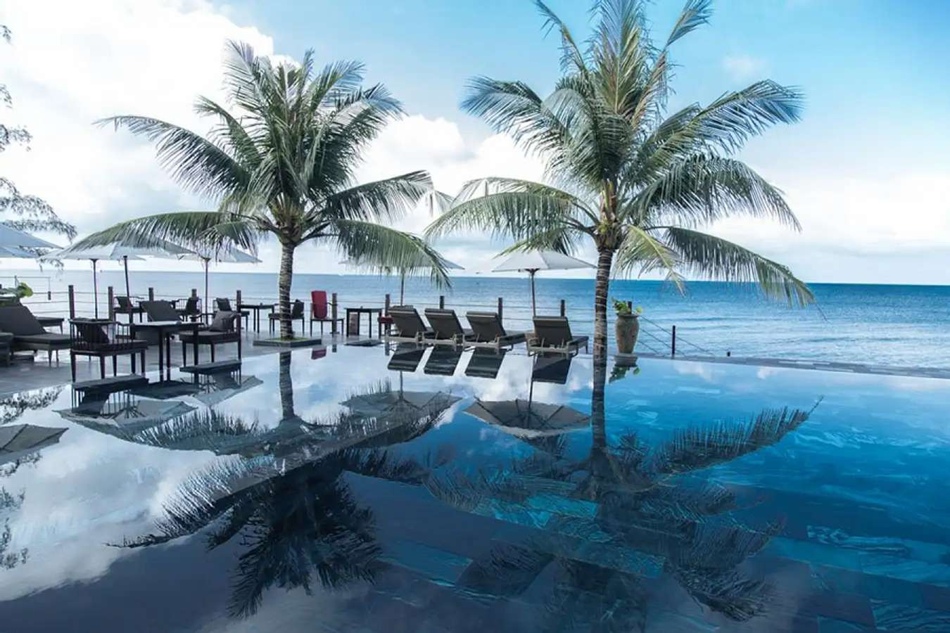 Nhiều khu nghỉ dưỡng áp dụng chính sách ưu đãi để kích thích người dân du lịch trái mùa.