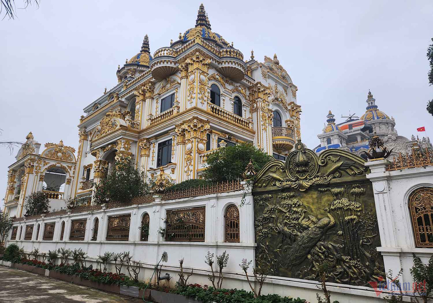 Toà lâu đài nằm ở thôn Bắc Trại, xã Vân Xuân, huyện Vĩnh Tường. Ảnh: Nhị Tiến.