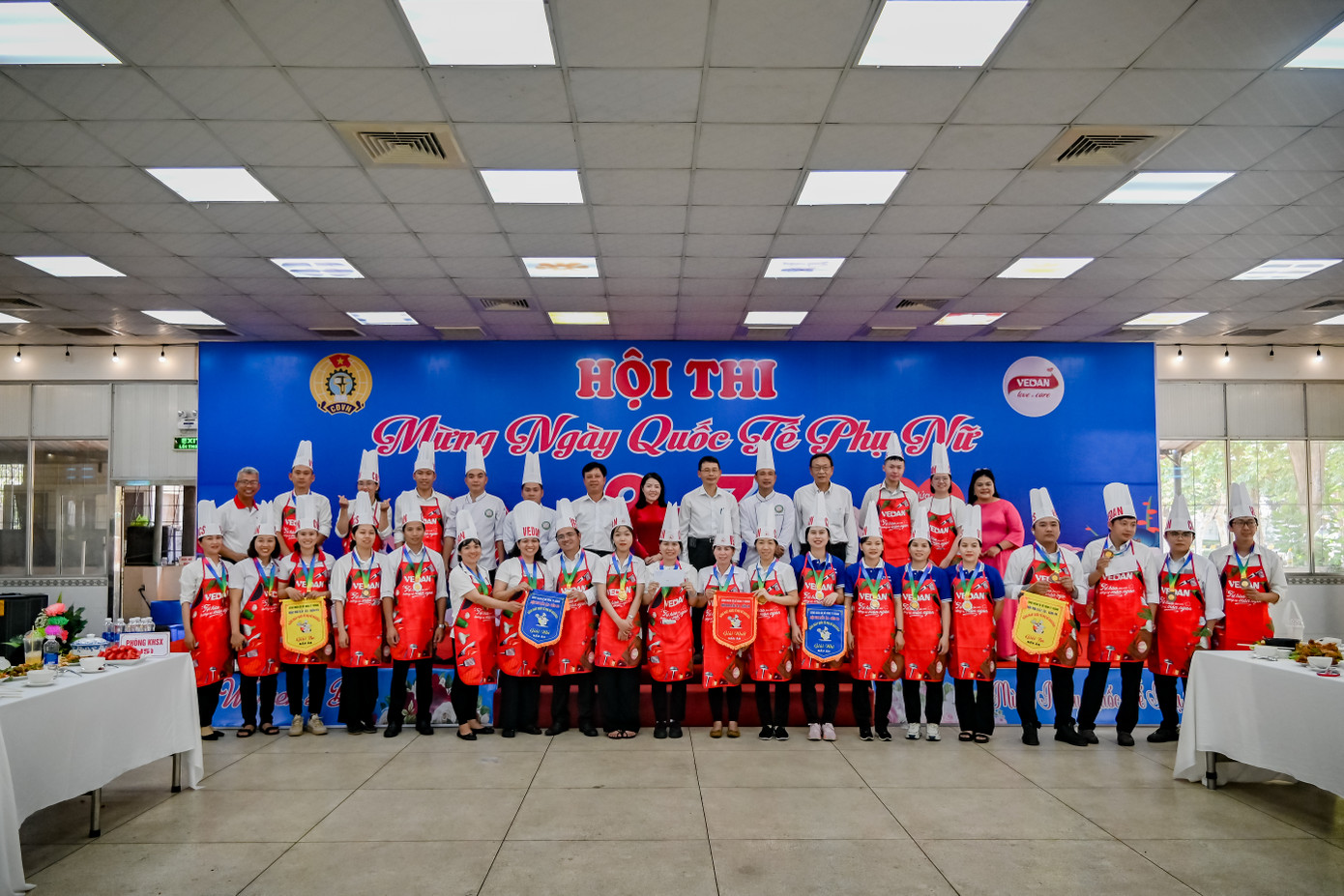 Các đội đạt giải cao hội thi nấu ăn.