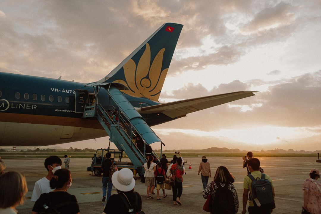 Giá vé máy bay dịp nghỉ lễ tăng cao. Ảnh: Lucas Tran. Giá vé máy bay dịp nghỉ lễ tăng cao. Ảnh: Lucas Tran.