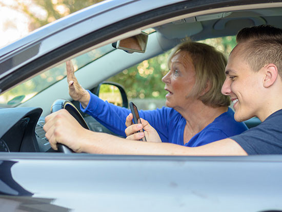 Kinh nghiệm lái xe đường dài tránh tai nạn thảm khốc ảnh 1