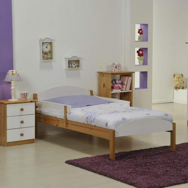 Không gian ngọt ngào, lãng mạn cho những nàng công chúa nhỏ Một không gian ấm áp với gam màu be của gỗ tự nhiên Những điểm nhấn sắc màu mạnh mẽ thể hiện cá tính của bé