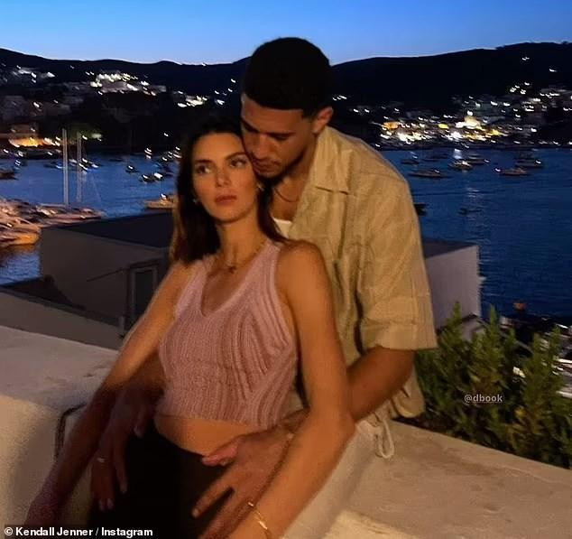 Kendall Jenner tung loạt ảnh du lịch ở Ý cùng người yêu Devin Booker và hội bạn hút hơn 6,7 triệu lượt yêu thích.