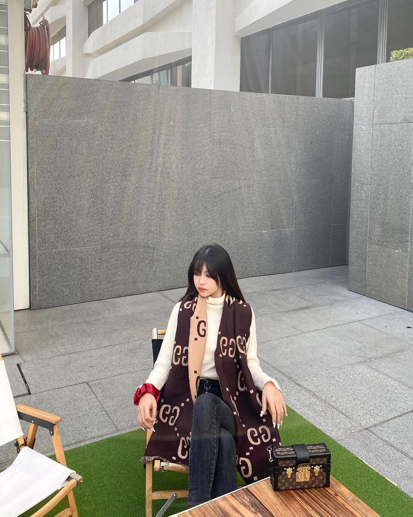 Người đẹp 17 tuổi tuyên bố sẽ bị sét đánh chết nếu dùng đồ giả.