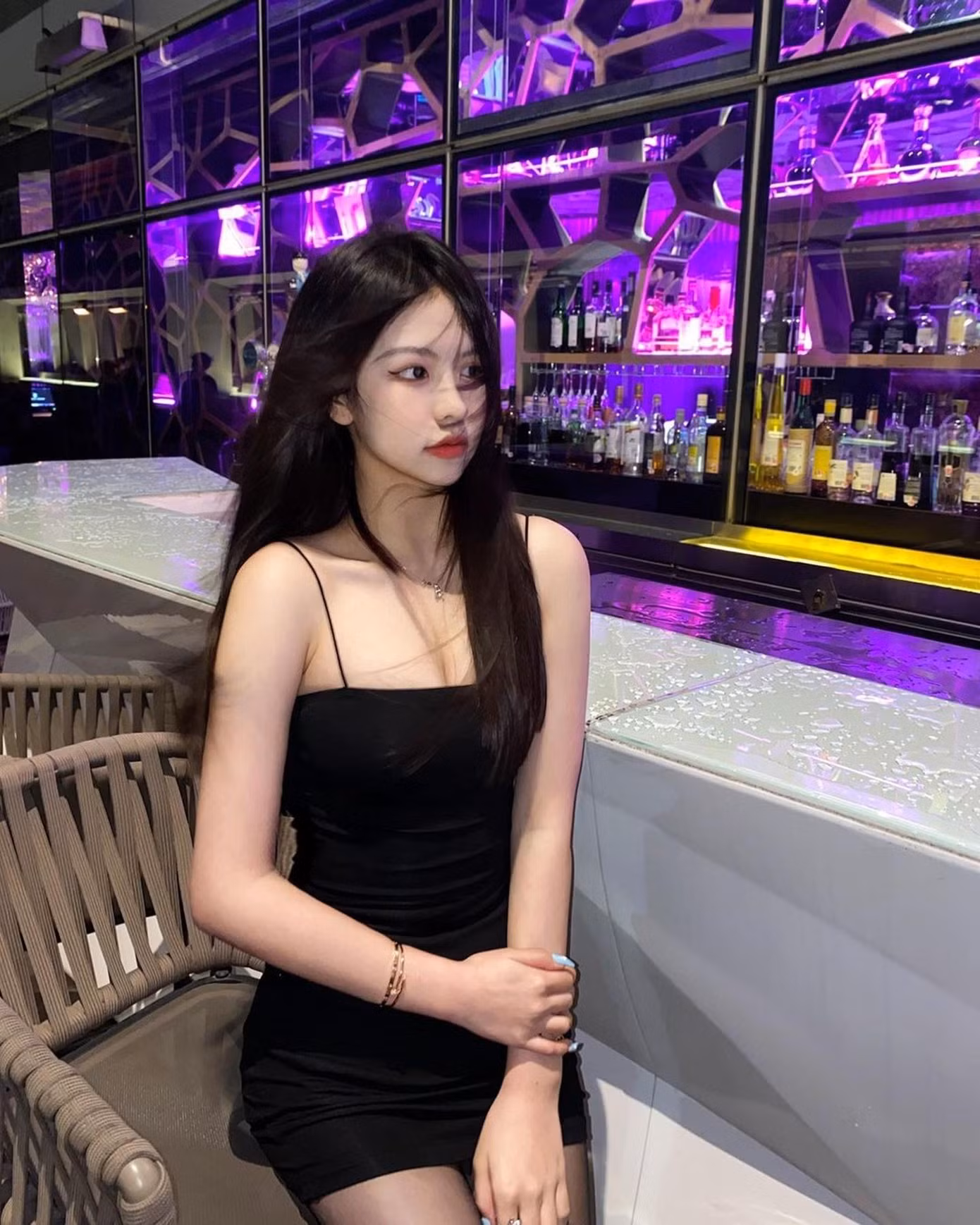 Mới 17 tuổi, Ukei đã hưởng cuộc sống sung túc giống như người nổi tiếng. Mới 17 tuổi, Ukei đã hưởng cuộc sống sung túc giống như người nổi tiếng.