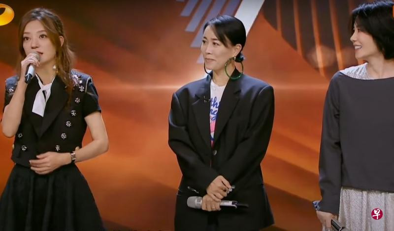 Triệu Vy tham gia show tạp kỹ vì có Vương Phi là người chơi chính. Triệu Vy tham gia show tạp kỹ vì có Vương Phi là người chơi chính.