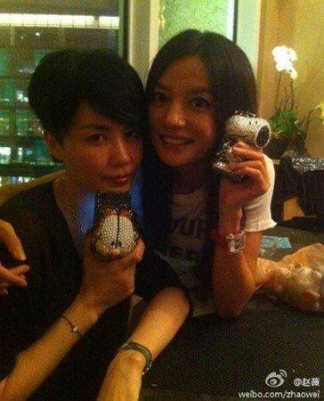 Triệu Vy và Vương Phi là bạn thân hơn 20 năm. Triệu Vy và Vương Phi là bạn thân hơn 20 năm.