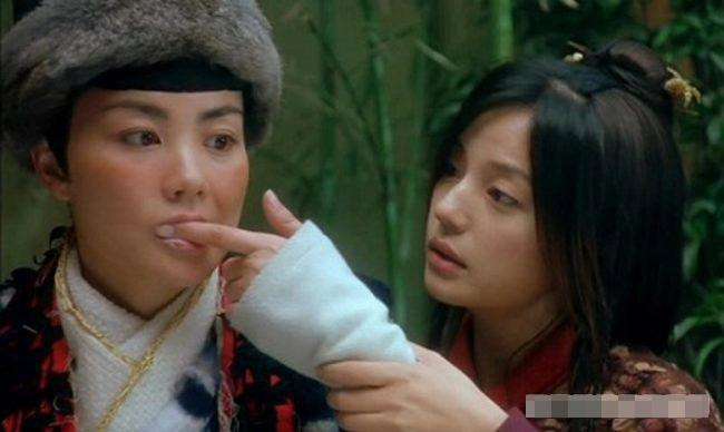 Hai minh tinh quen nhau trên phim trường "Thiên hạ vô song". Hai minh tinh quen nhau trên phim trường "Thiên hạ vô song".