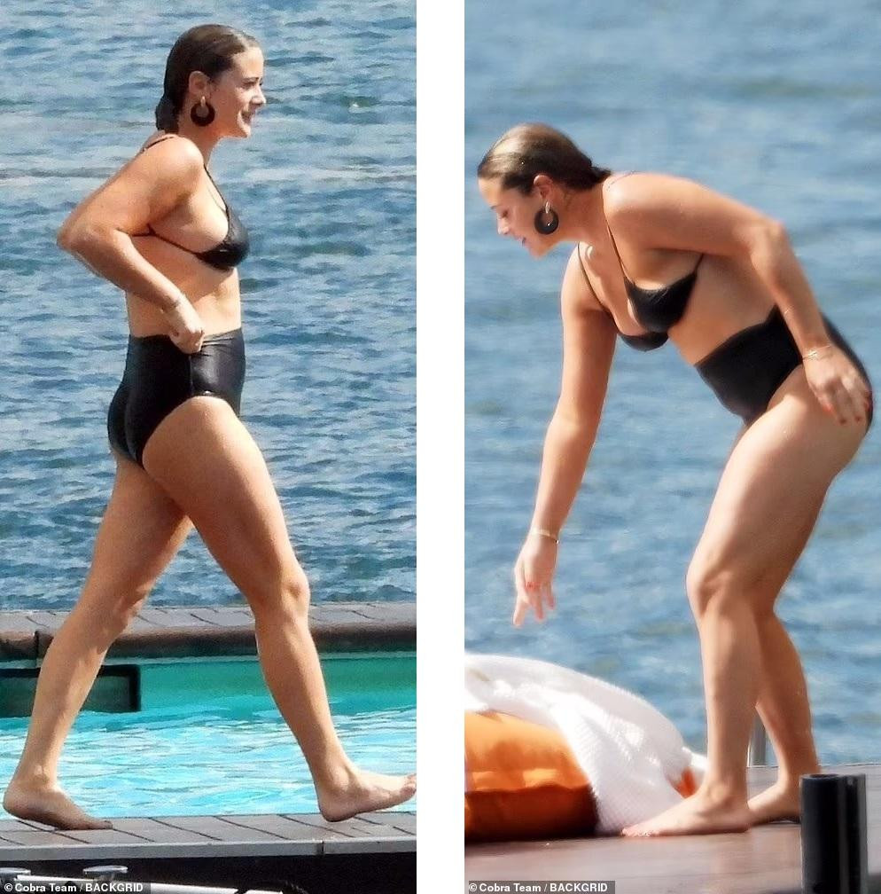 Trong loạt ảnh chụp trộm, Naomi diện đồ bơi hai mảnh màu đen khoe thân hình chắc chắn, khỏe mạnh.