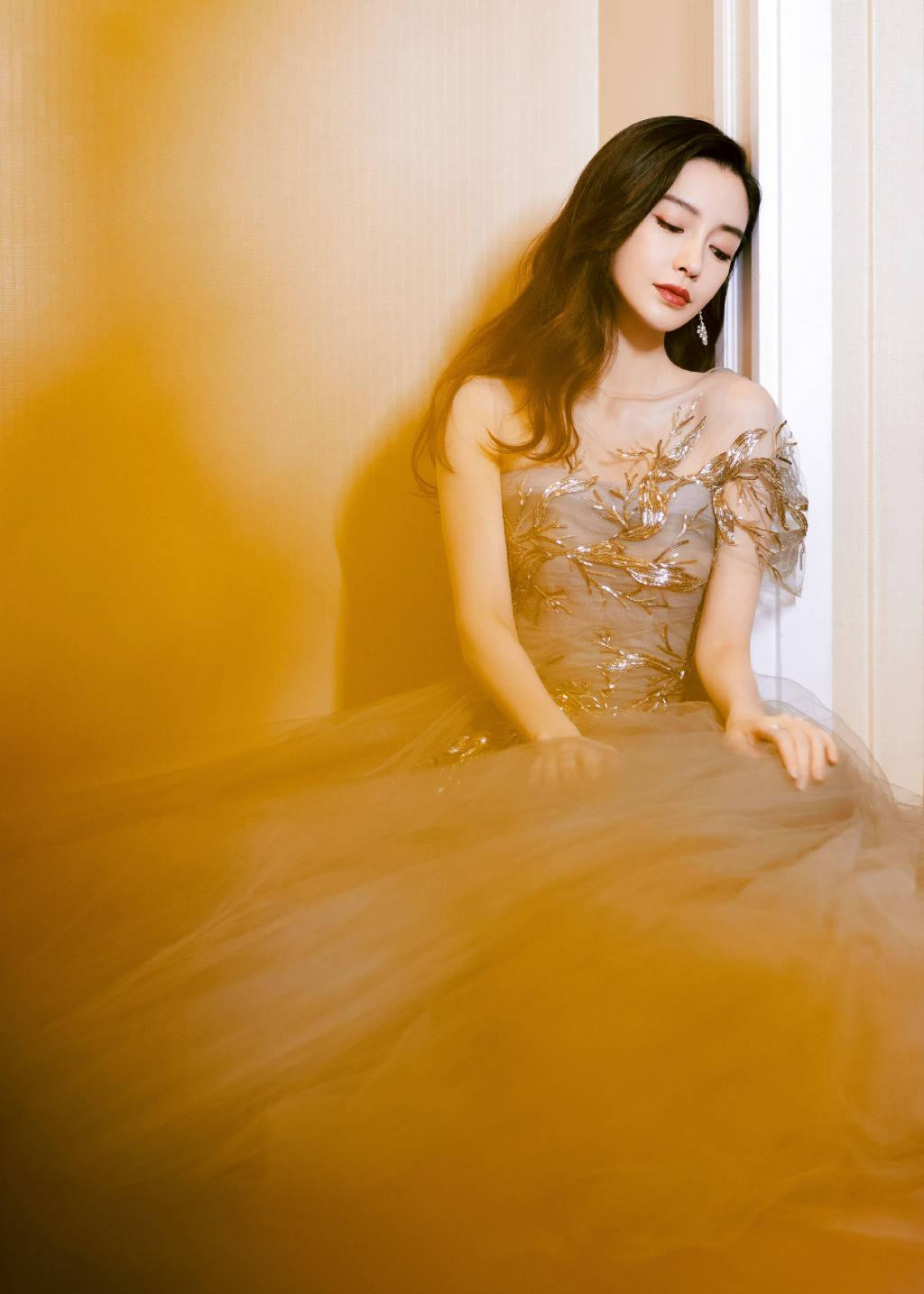 Dân mạng hết lời ca ngợi nhan sắc của mỹ nhân "Vân Trung Ca". Họ còn ví cô như tiên tử, công chúa trong truyện cổ tích.