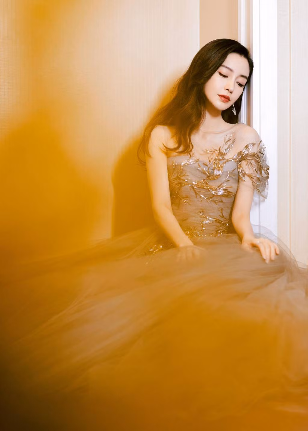 Dân mạng hết lời ca ngợi nhan sắc của mỹ nhân "Vân Trung Ca". Họ còn ví cô như tiên tử, công chúa trong truyện cổ tích.