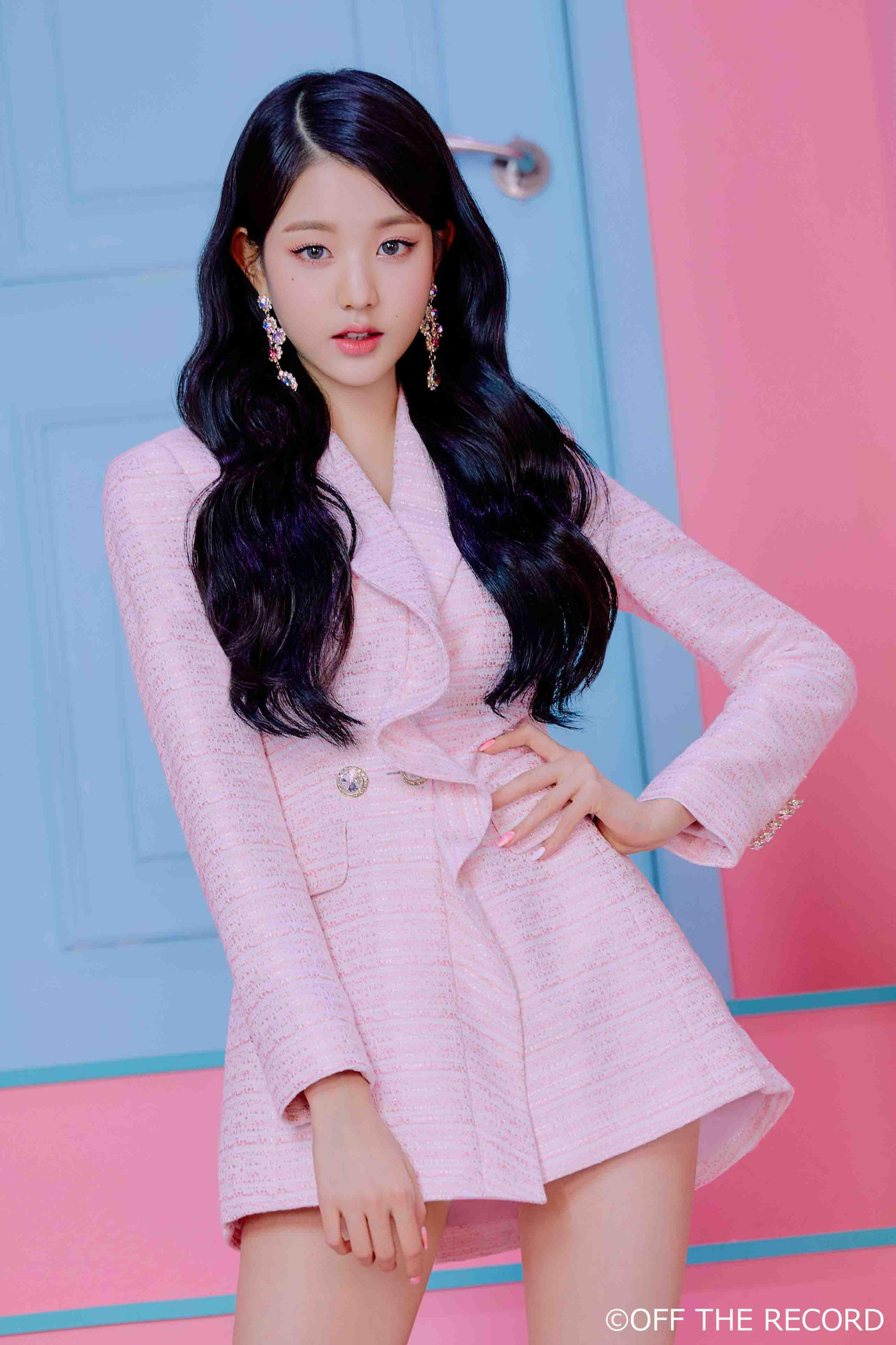 18. Jang Wonyoung: Thành viên 17 tuổi của dự án IZ*ONE (hoạt động 2018-2021) có 454 phiếu bầu.