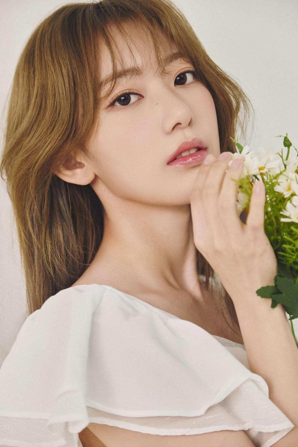21. Miyawaki Sakura (cựu thành viên IZ*ONE): 359 phiếu bầu