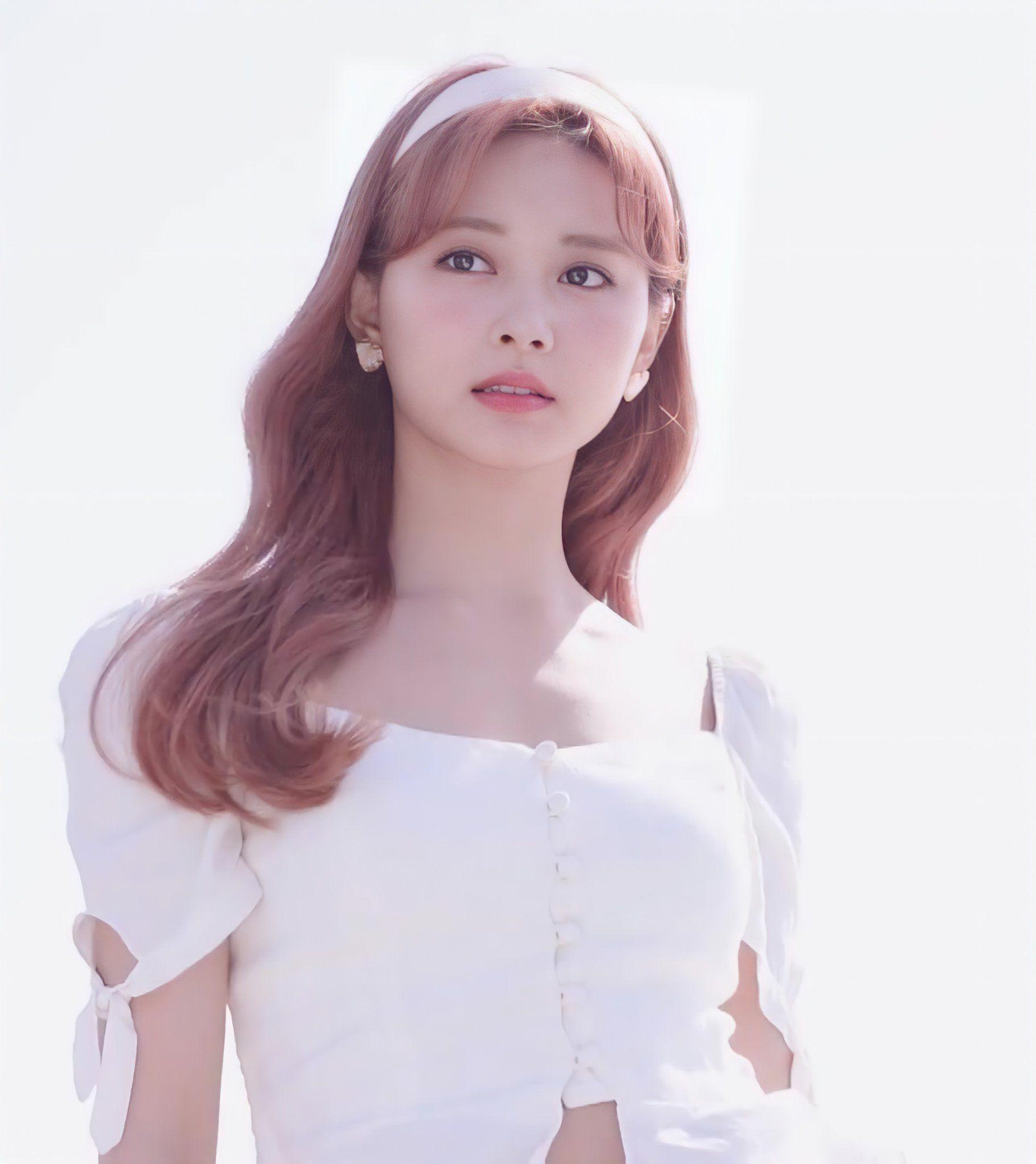 8. Tzuyu (TWICE): Không khó hiểu khi mỹ nhân gốc Hoa có tên trong top 10, với 1.153 phiếu bầu. Cô từng được vinh danh là “Mỹ nhân đẹp nhất thế giới” vào năm 2019 do TC Candler bình chọn.