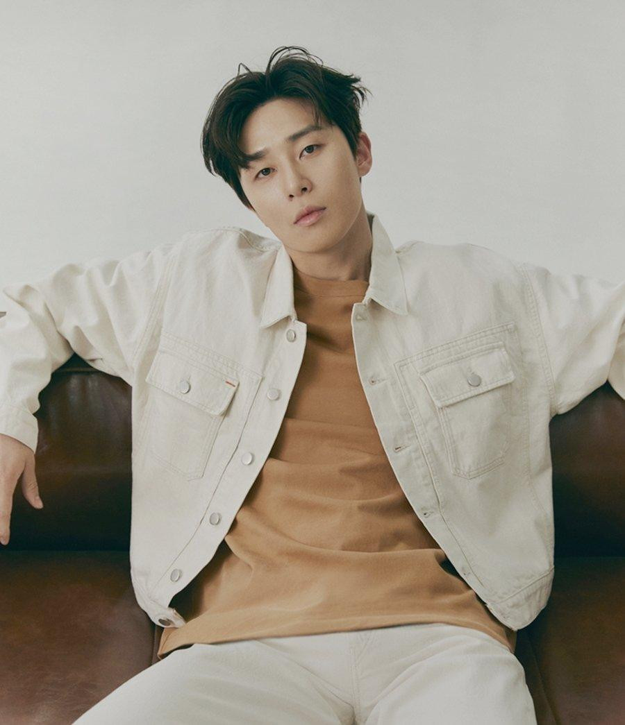 25. Park Seo Joon: Tài tử “Tầng lớp Itaewon” ngậm ngùi ở vị trí cuối bảng xếp hạng với 1.029 phiếu bầu. 25. Park Seo Joon: Tài tử “Tầng lớp Itaewon” ngậm ngùi ở vị trí cuối bảng xếp hạng với 1.029 phiếu bầu.