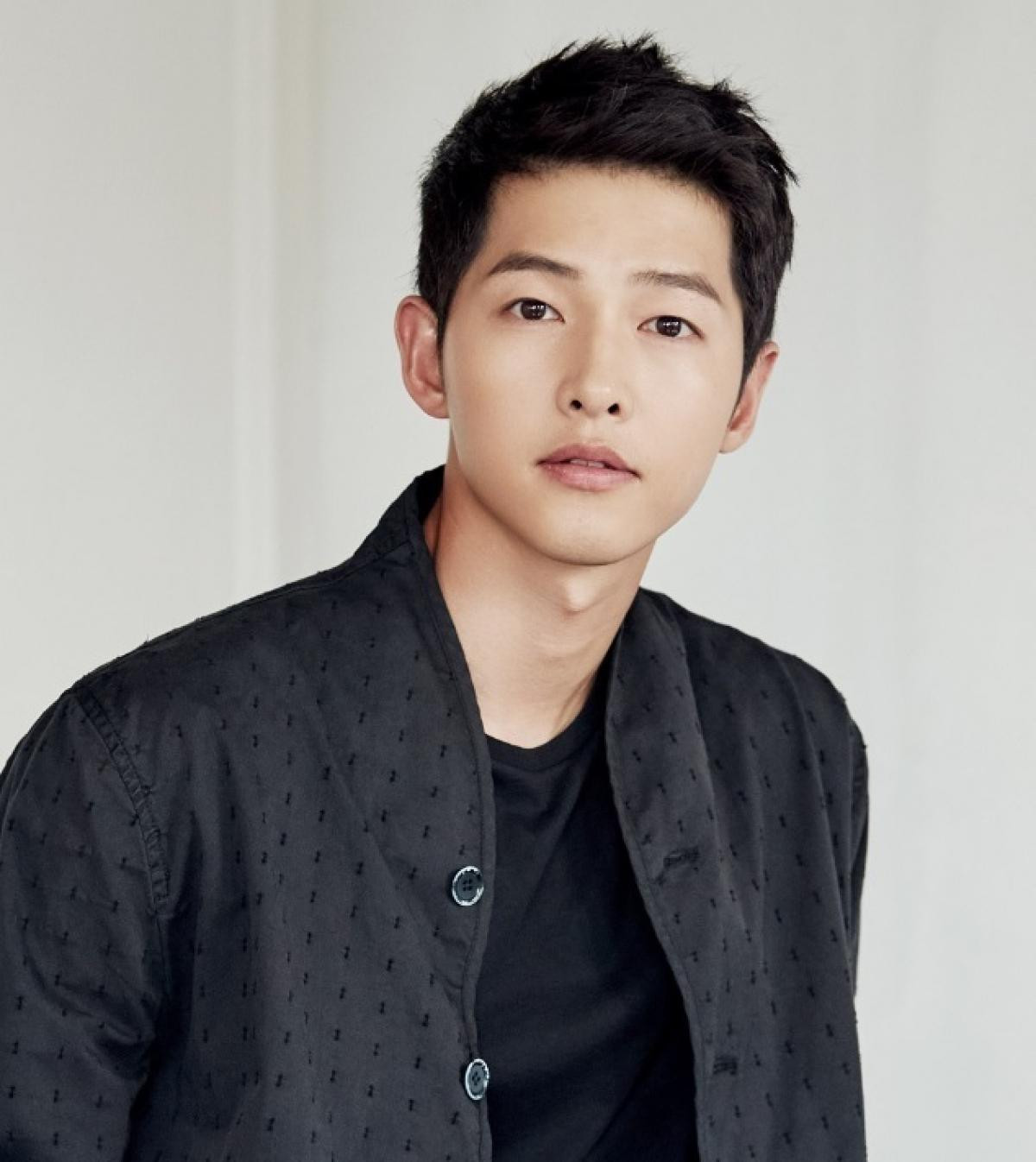 13. Song Joong Ki: Chồng cũ của Song Hye Kyo nhỉnh hơn đàn anh với 4,267 phiếu bầu. 13. Song Joong Ki: Chồng cũ của Song Hye Kyo nhỉnh hơn đàn anh với 4,267 phiếu bầu.