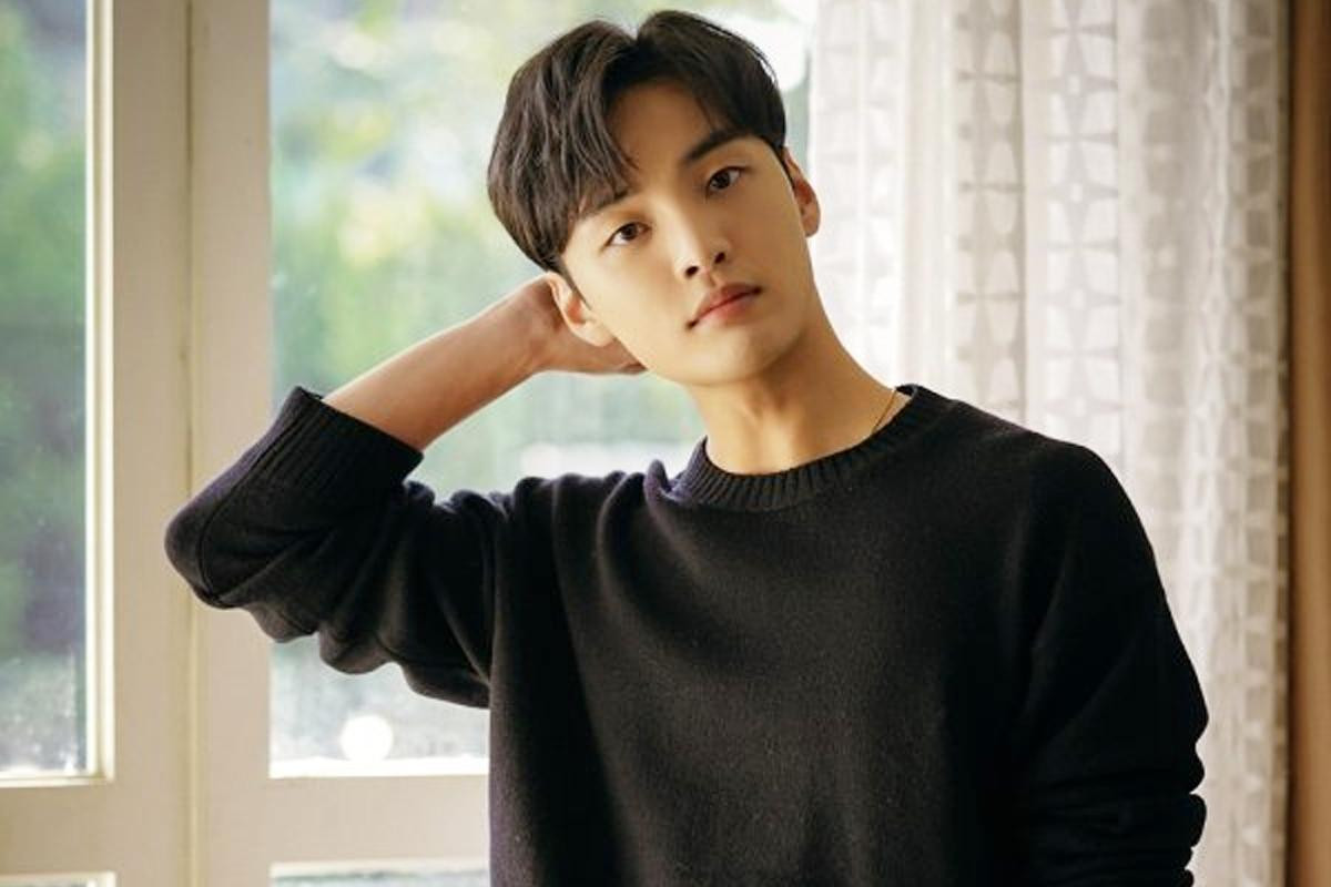 2. Kim Min Jae: Sao nam sinh năm 1996 gây bất ngờ khi nhận được hơn 37.777 phiếu bầu, xếp vị trí thứ 2. 2. Kim Min Jae: Sao nam sinh năm 1996 gây bất ngờ khi nhận được hơn 37.777 phiếu bầu, xếp vị trí thứ 2.