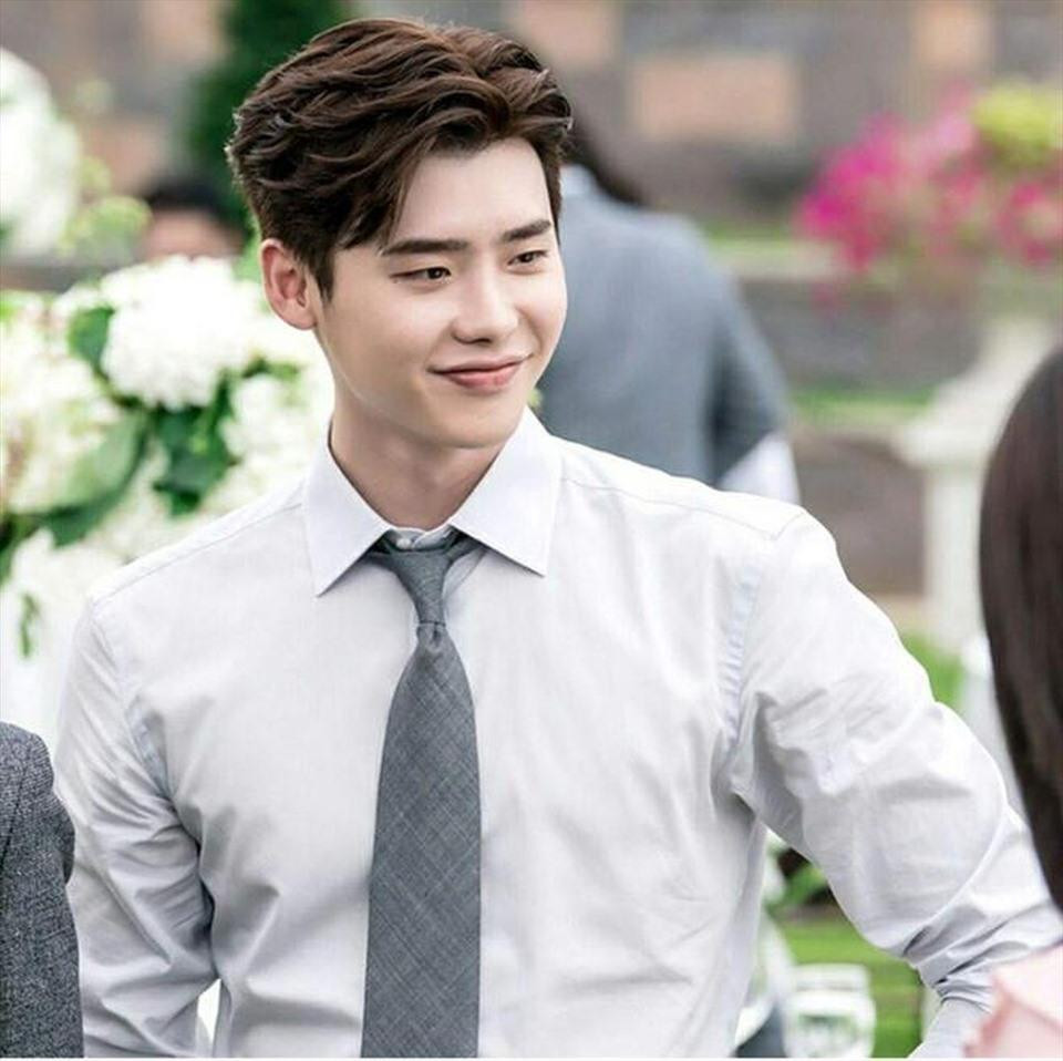 1. Lee Jong Suk: Người có số phiếu cao nhất là tài tử “Pinocchio” với số phiếu bầu ấn tượng 52.228. 1. Lee Jong Suk: Người có số phiếu cao nhất là tài tử “Pinocchio” với số phiếu bầu ấn tượng 52.228.