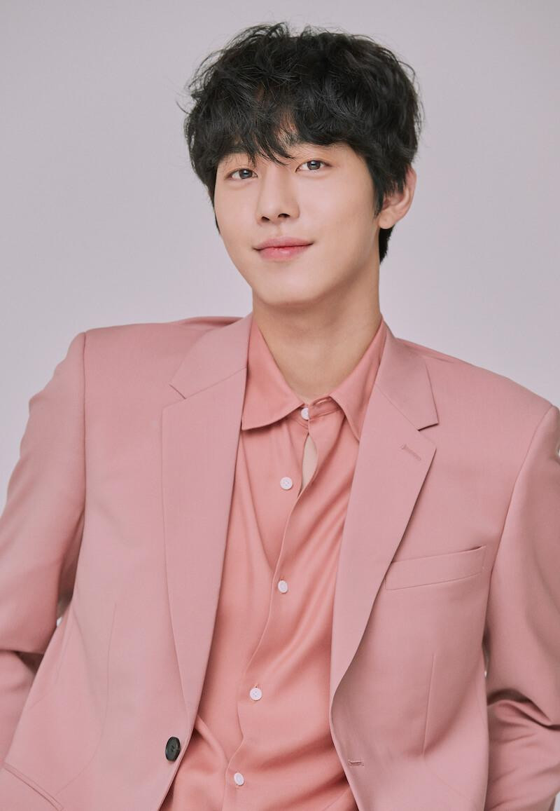 19. Ahn Hyo Seop: Sao trẻ “Người thầy y đức” được 1.371 phiếu bầu. 19. Ahn Hyo Seop: Sao trẻ “Người thầy y đức” được 1.371 phiếu bầu.