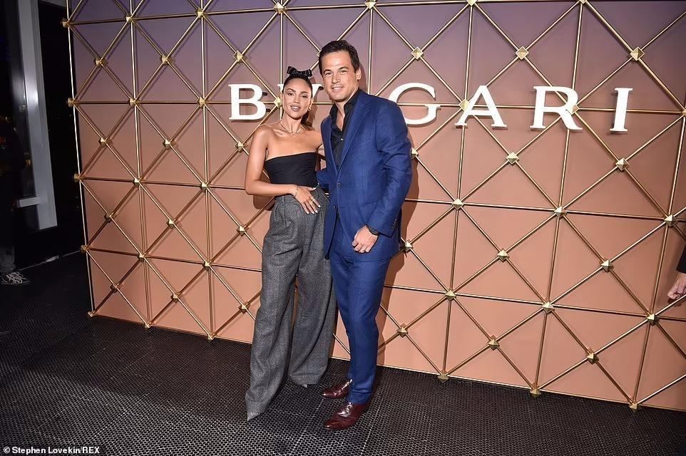 Người đẹp sinh năm 1990 chụp ảnh cùng Daniel Paltridge, Chủ tịch khu vực Bắc Mỹ của thương hiệu cao cấp Ý Bulgari.