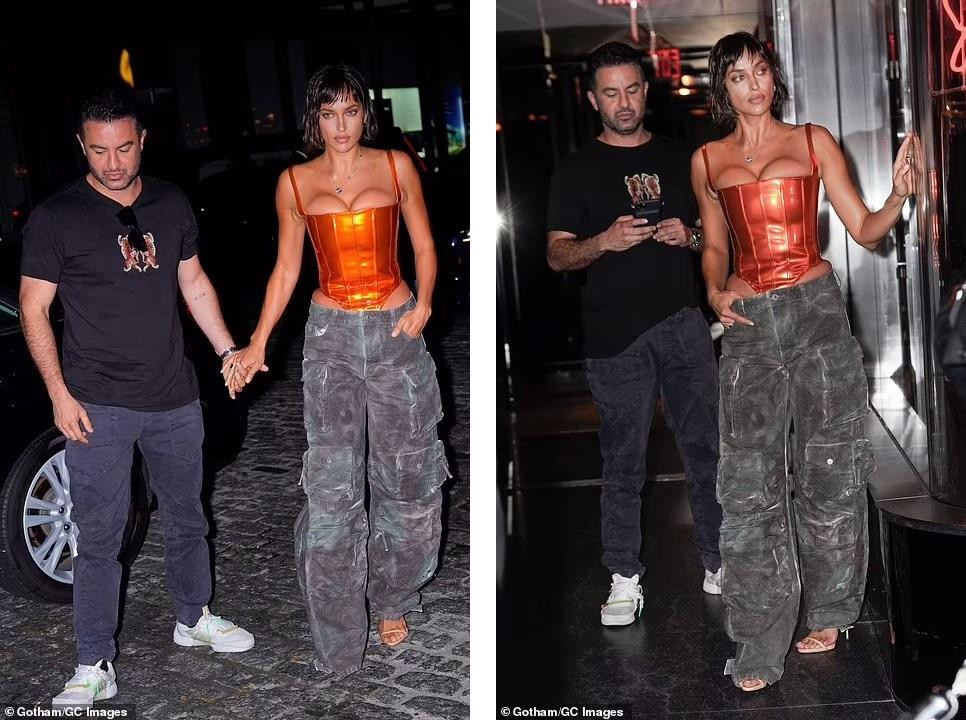 Tháp tùng cựu "chân dài" Victoria's Secret là người quản lý lâu năm Ali Kavoussi.