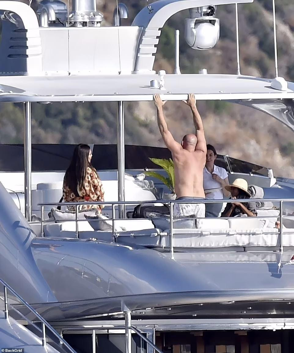 Chuyến đi là thời gian nghỉ ngơi hiếm hoi của tài tử Hollywood giữa lịch trình dày đặc.