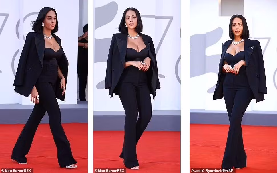 Georgina Rodriguez hóa nữ tổng tài quyền lực với "nguyên cây" đen. Georgina Rodriguez hóa nữ tổng tài quyền lực với "nguyên cây" đen.
