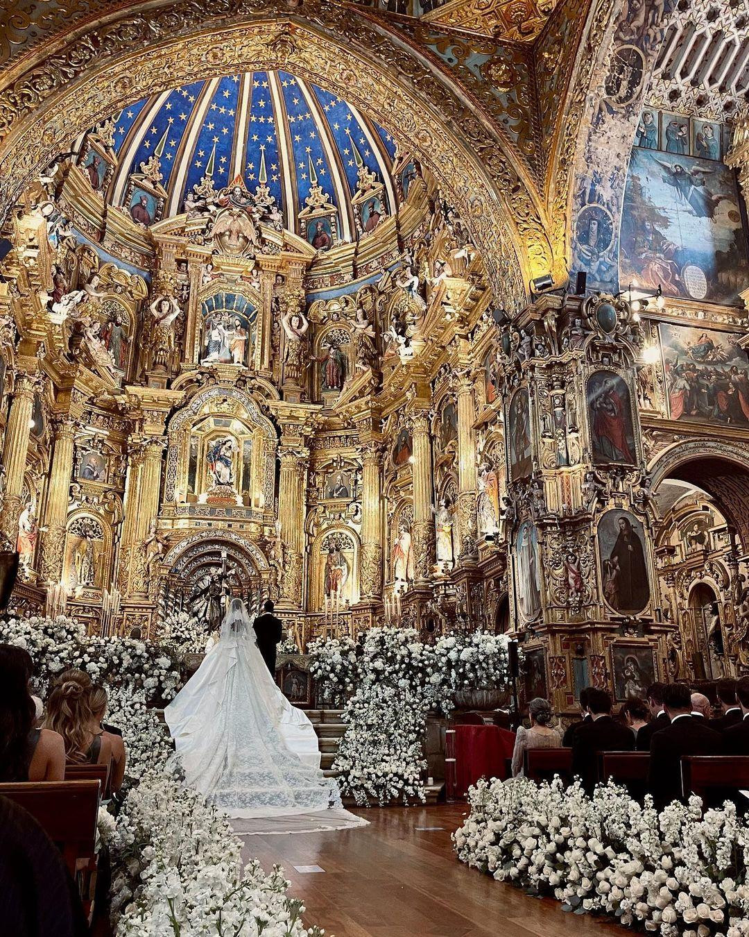 Jasmine và Juan thề nguyện trước khi chính thức trở thành vợ chồng.