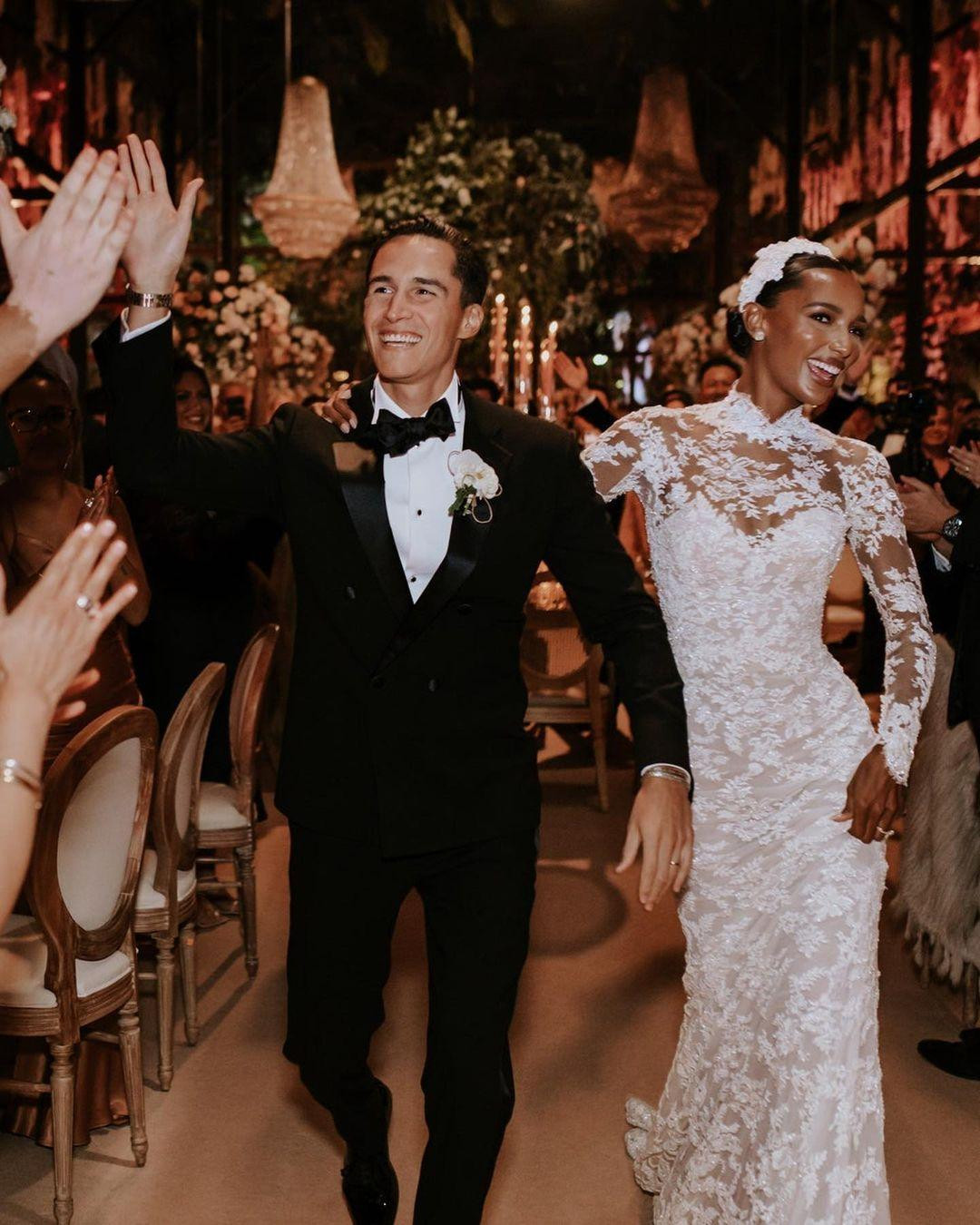 Juan David Borrero được cho là hơn Jasmine một tuổi, hiện đang là quản lý cấp cao tại công ty công nghệ Snapchat, phụ trách thị trường quốc tế bên ngoài nước Mỹ. Không chỉ có sự nghiệp riêng, anh còn xuất thân gia thế khi có cha là Phó Tổng thống Ecuador Alfredo Borrero. Juan hiện đang sở hữu khối tài sản ước tính 10 triệu USD.