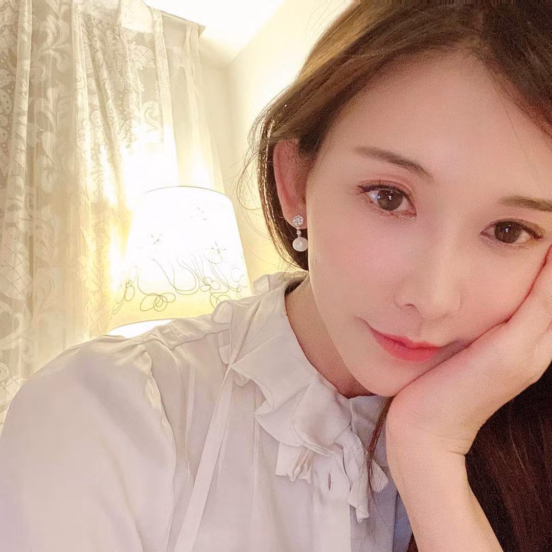 Những bức ảnh cô chia sẻ trên mạng xã hội luôn nhận được vô số lời ca tụng từ người hâm mộ.