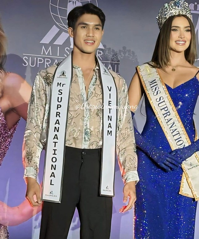 Đỗ Quang Tuyển và Lydie Vũ đang dự thi ở Ba Lan. Đỗ Quang Tuyển và Lydie Vũ đang dự thi ở Ba Lan.