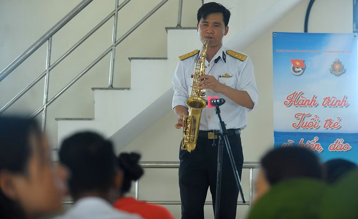 Rộn ràng điệu sạp 'Sòn sòn sòn đô sòn...' giữa biển trời Trường Sa ảnh 8