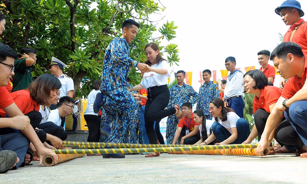 Rộn ràng điệu sạp 'Sòn sòn sòn đô sòn...' giữa biển trời Trường Sa ảnh 2