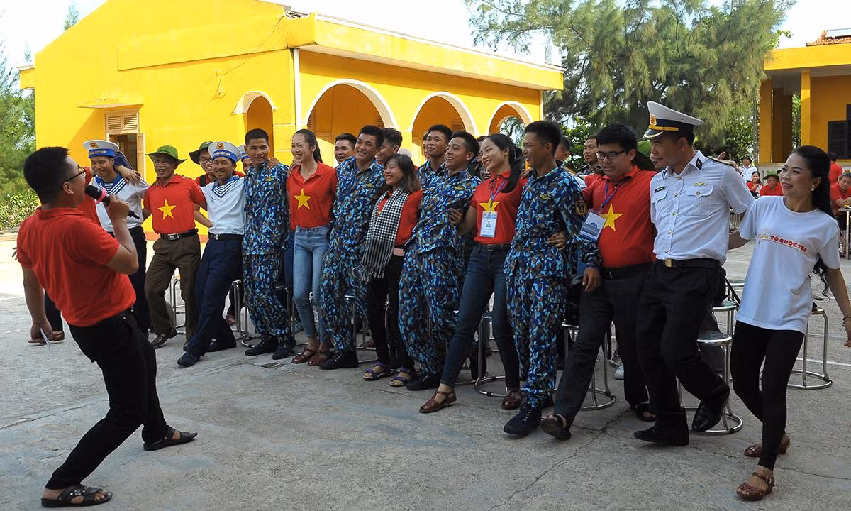 Rộn ràng điệu sạp 'Sòn sòn sòn đô sòn...' giữa biển trời Trường Sa ảnh 1