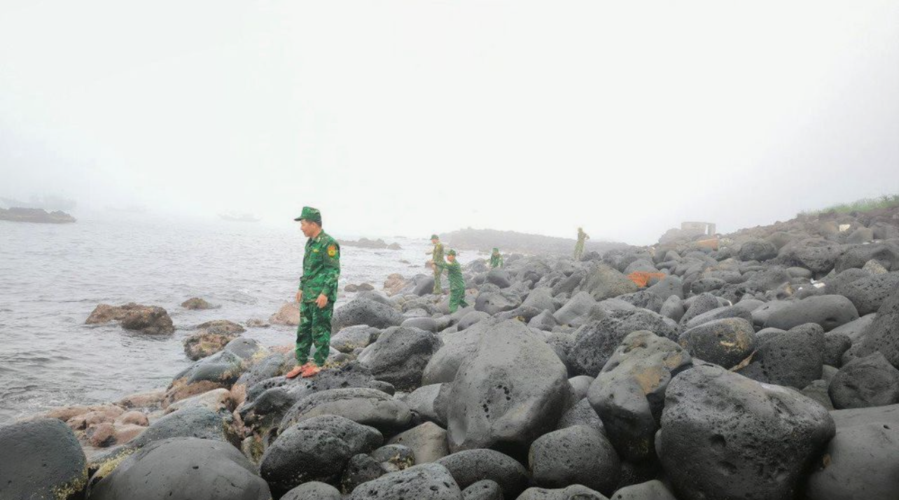 Đồn Biên phòng đảo Cồn Cỏ triển khai lực lượng tìm kiếm người bị mất tích. Ảnh: BP Đồn Biên phòng đảo Cồn Cỏ triển khai lực lượng tìm kiếm người bị mất tích. Ảnh: BP