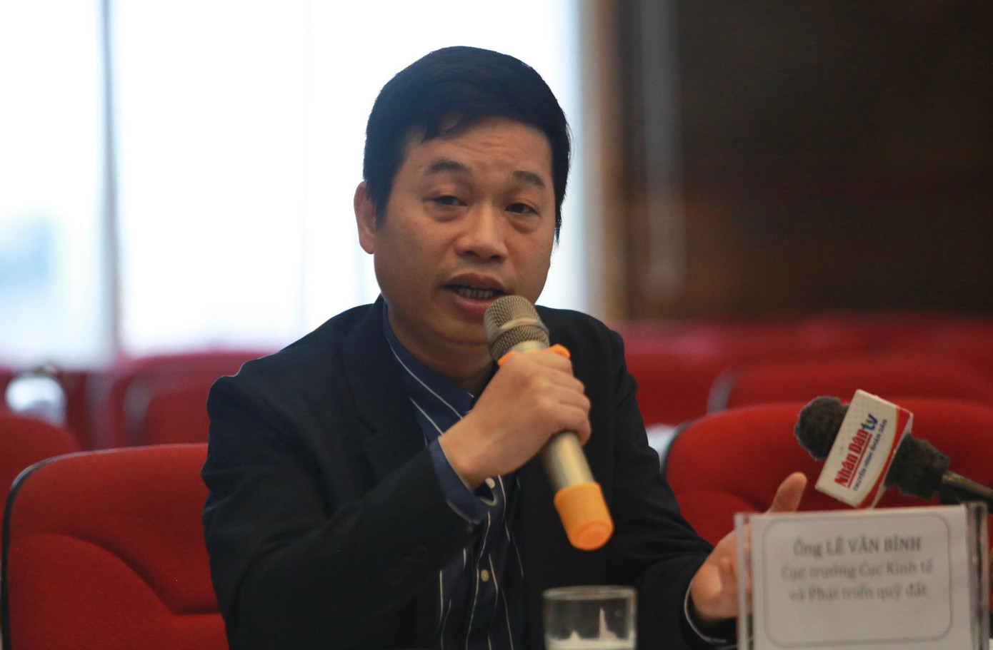Ông Lê Văn Bình - Cục trưởng Cục Kinh tế và Phát triển quỹ đất, Tổng cục Quản lý đất đai (Bộ TN&MT). Ông Lê Văn Bình - Cục trưởng Cục Kinh tế và Phát triển quỹ đất, Tổng cục Quản lý đất đai (Bộ TN&MT).