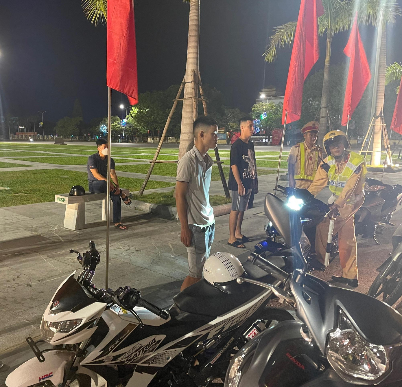 Lực lượng CA Tp. Đồng Hới bắt giữ nhóm "quái xế" gây náo loạn đường phố