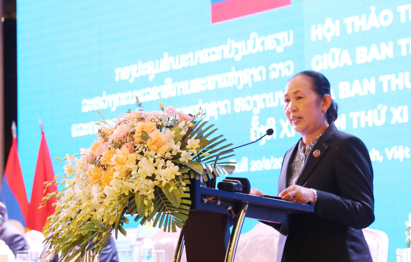 Bà Pingkham Lasasimma, Tổng Thư ký Quốc hội Lào phát biểu tại hội thảo Bà Pingkham Lasasimma, Tổng Thư ký Quốc hội Lào phát biểu tại hội thảo