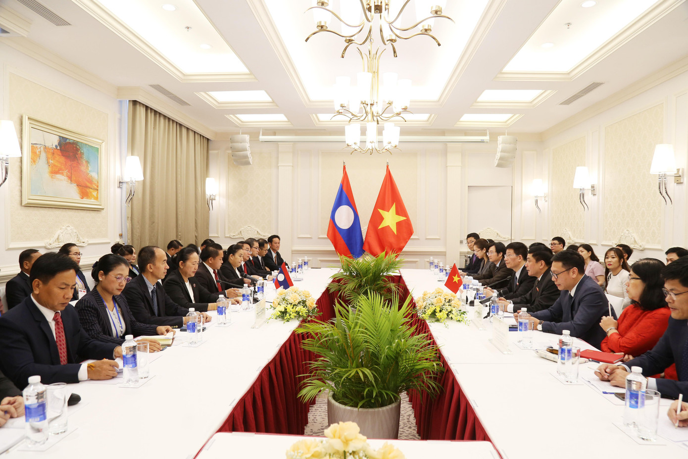 Văn phòng Quốc hội Việt Nam và Ban Thư ký Quốc hội Lào cùng nhau đánh giá lại kết quả công tác phối hợp, hợp tác song phương trong thời gian qua Văn phòng Quốc hội Việt Nam và Ban Thư ký Quốc hội Lào cùng nhau đánh giá lại kết quả công tác phối hợp, hợp tác song phương trong thời gian qua