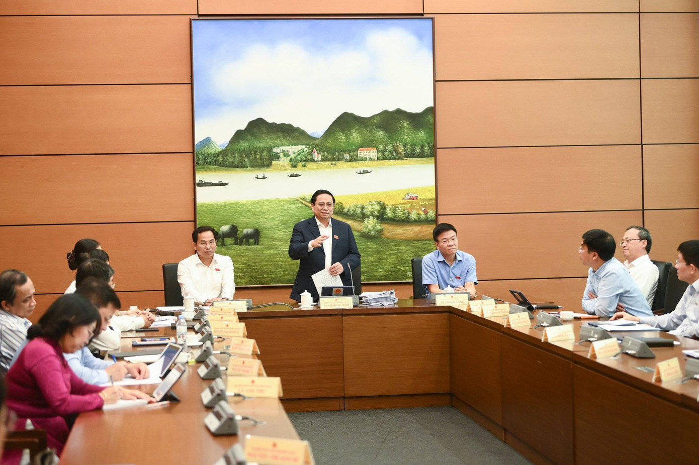 Thủ tướng Chính phủ Phạm Minh Chính cho rằng, sửa đổi Luật Phòng chống rửa tiền phải cân nhắc đến tiền ảo. Ảnh: VGP