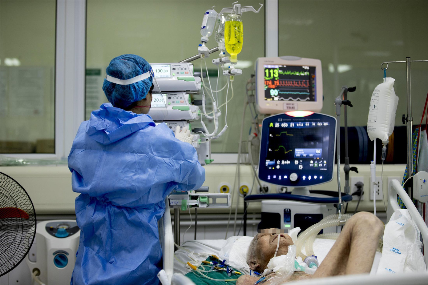 Điều trị bệnh nhân nặng tại BV Bệnh Nhiệt đới T.Ư Ảnh: Thái Hà Điều trị bệnh nhân nặng tại BV Bệnh Nhiệt đới T.Ư Ảnh: Thái Hà