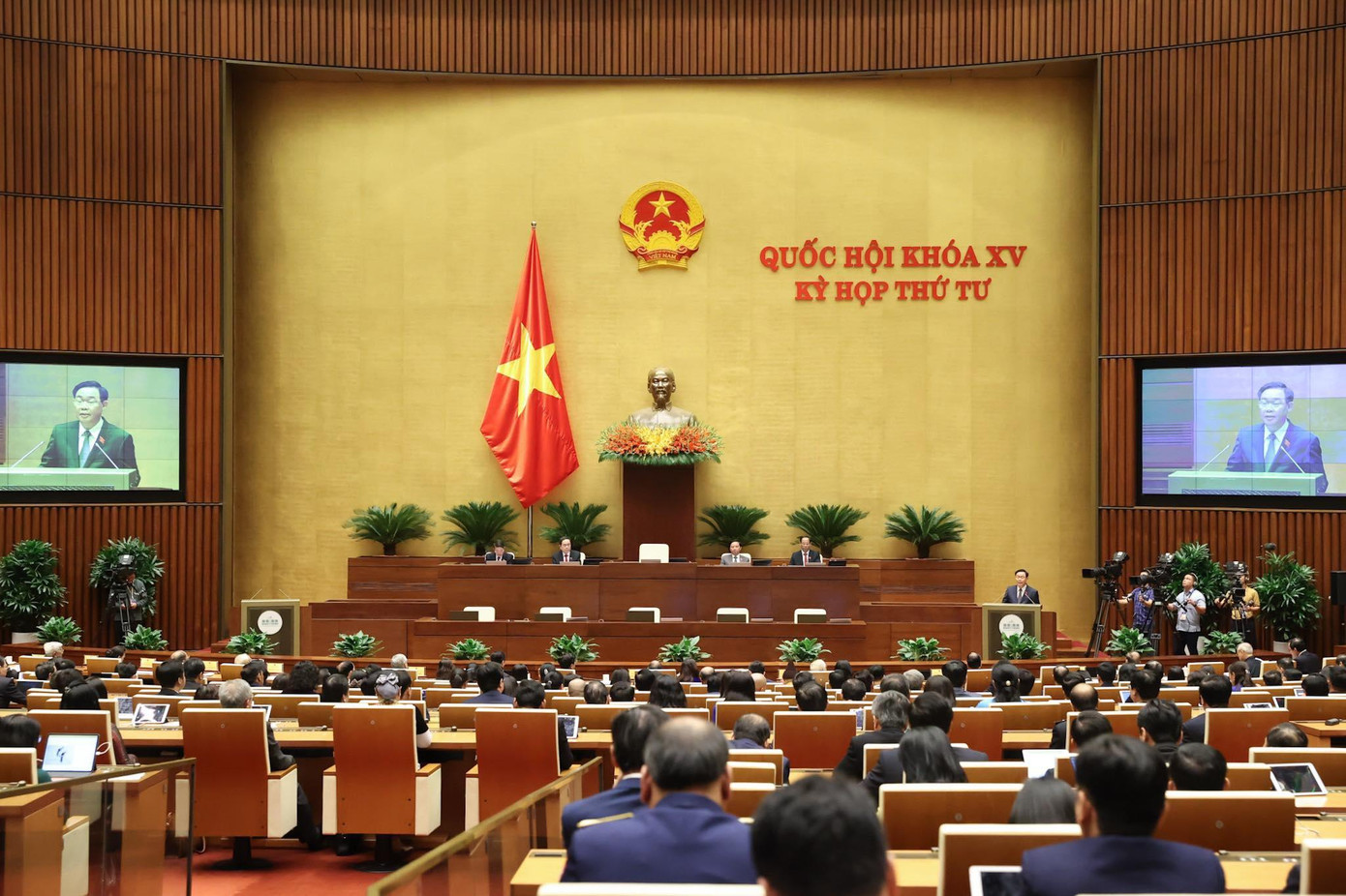 Chủ tịch Quốc hội Vương Đình Huệ phát biểu bế mạc kỳ họp. Ảnh: Như Ý