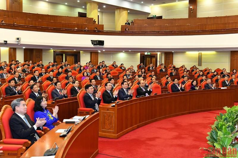 Các đồng chí lãnh đạo Đảng, Nhà nước cùng nhiều đại biểu dự bế mạc hội nghị. Ảnh: Báo Nhân dân Các đồng chí lãnh đạo Đảng, Nhà nước cùng nhiều đại biểu dự bế mạc hội nghị. Ảnh: Báo Nhân dân