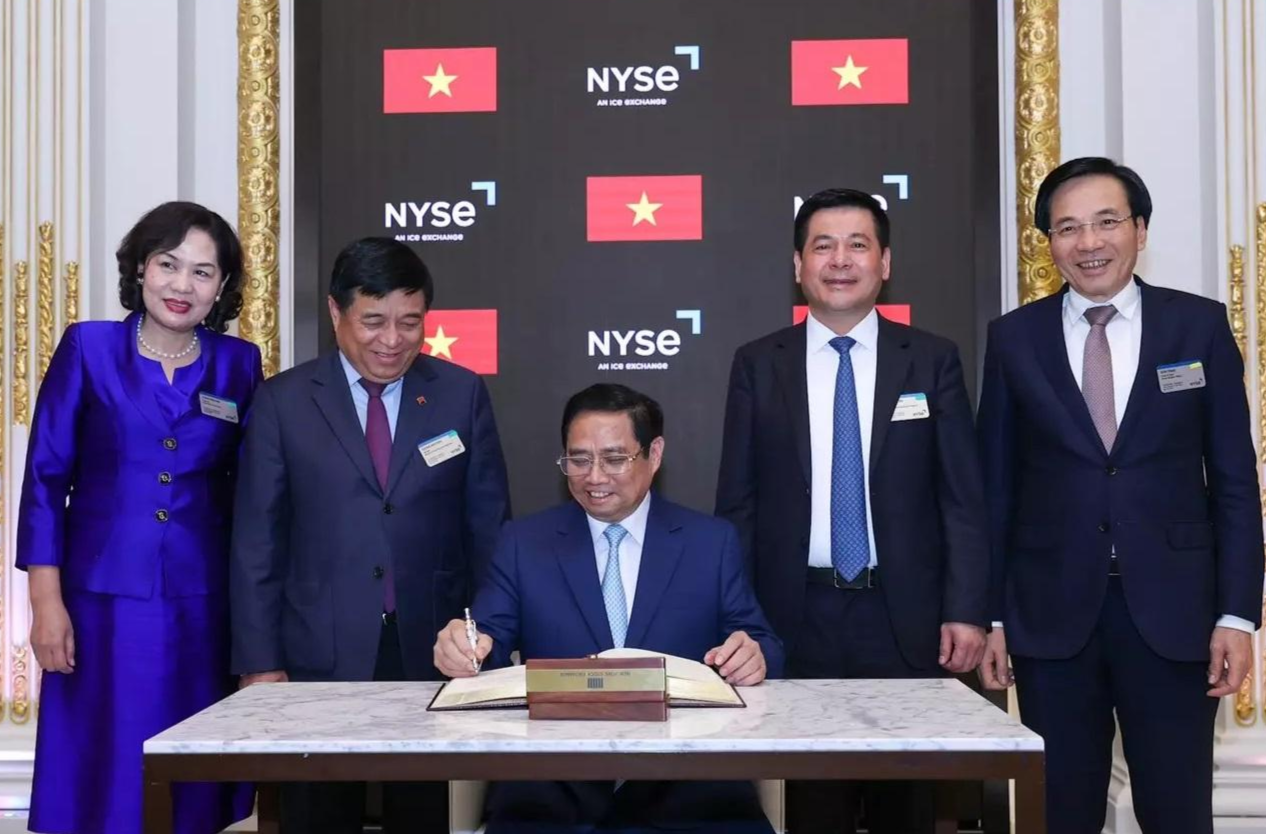 Thủ tướng Chính phủ Phạm Minh Chính ghi sổ lưu bút danh dự tại NYSE